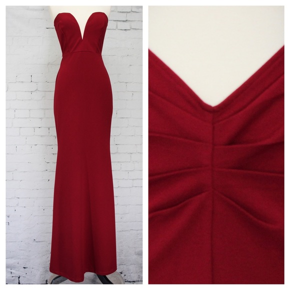 🦋MAKE AN OFFER!🦋 Deep Red Open Back Maxi - Picture 4 of 4